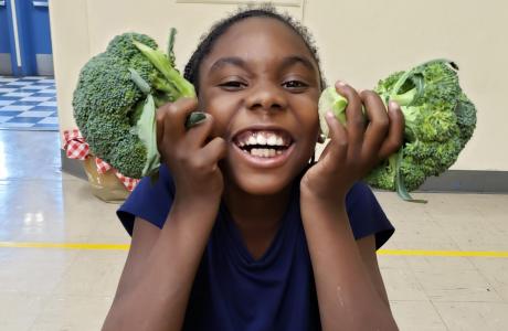 Kids with broccoli