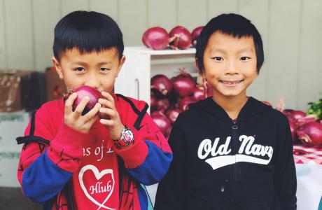Kids with onions