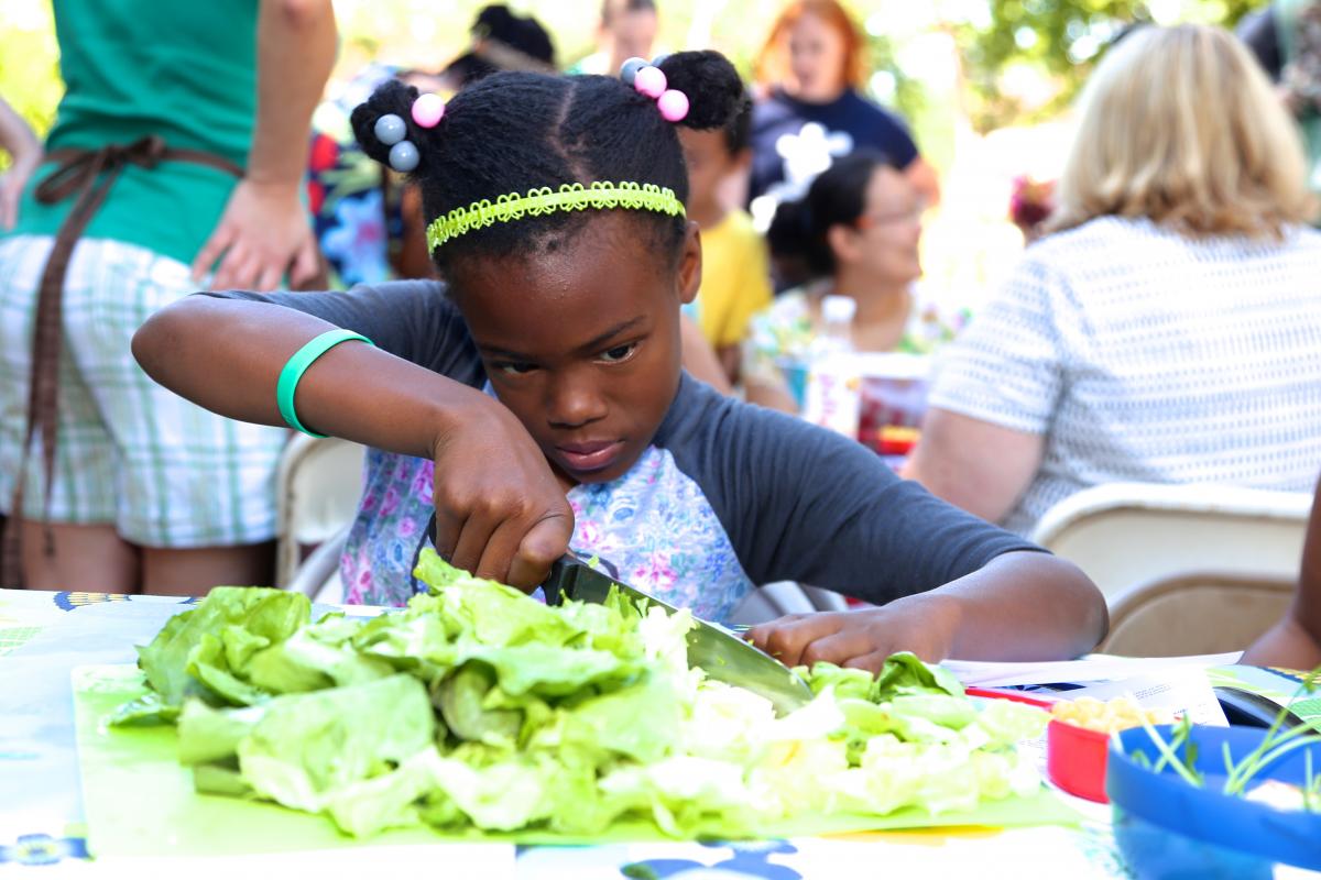 Preparing & sharing food: kids' activity