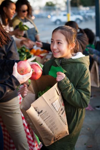 Student getting fruit