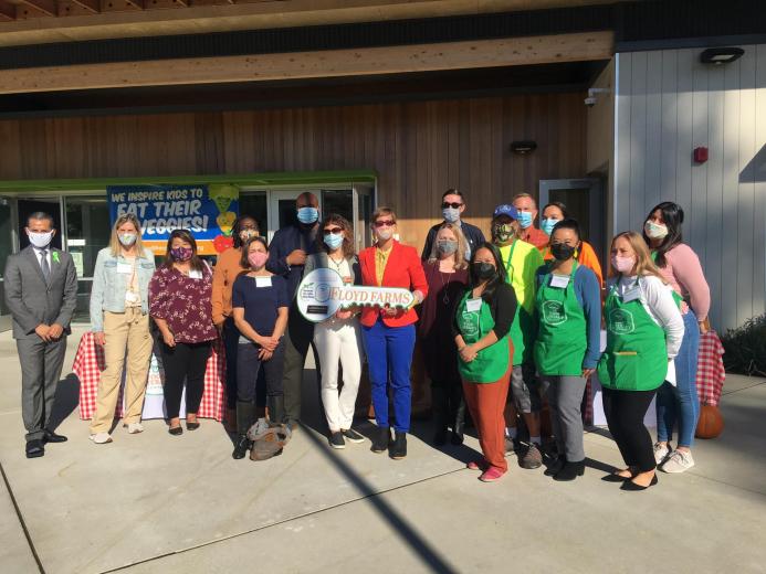 Group photo in front of cooking school