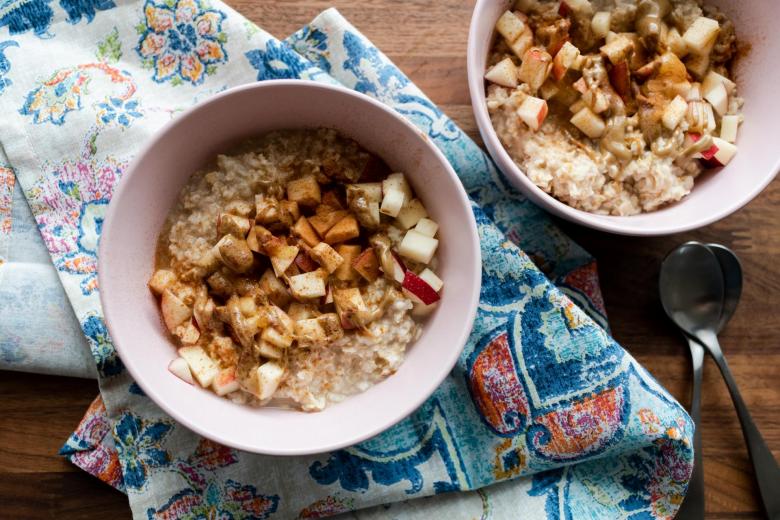 Oatmeal with fresh fruit