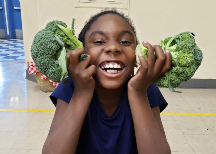 Kids with broccoli